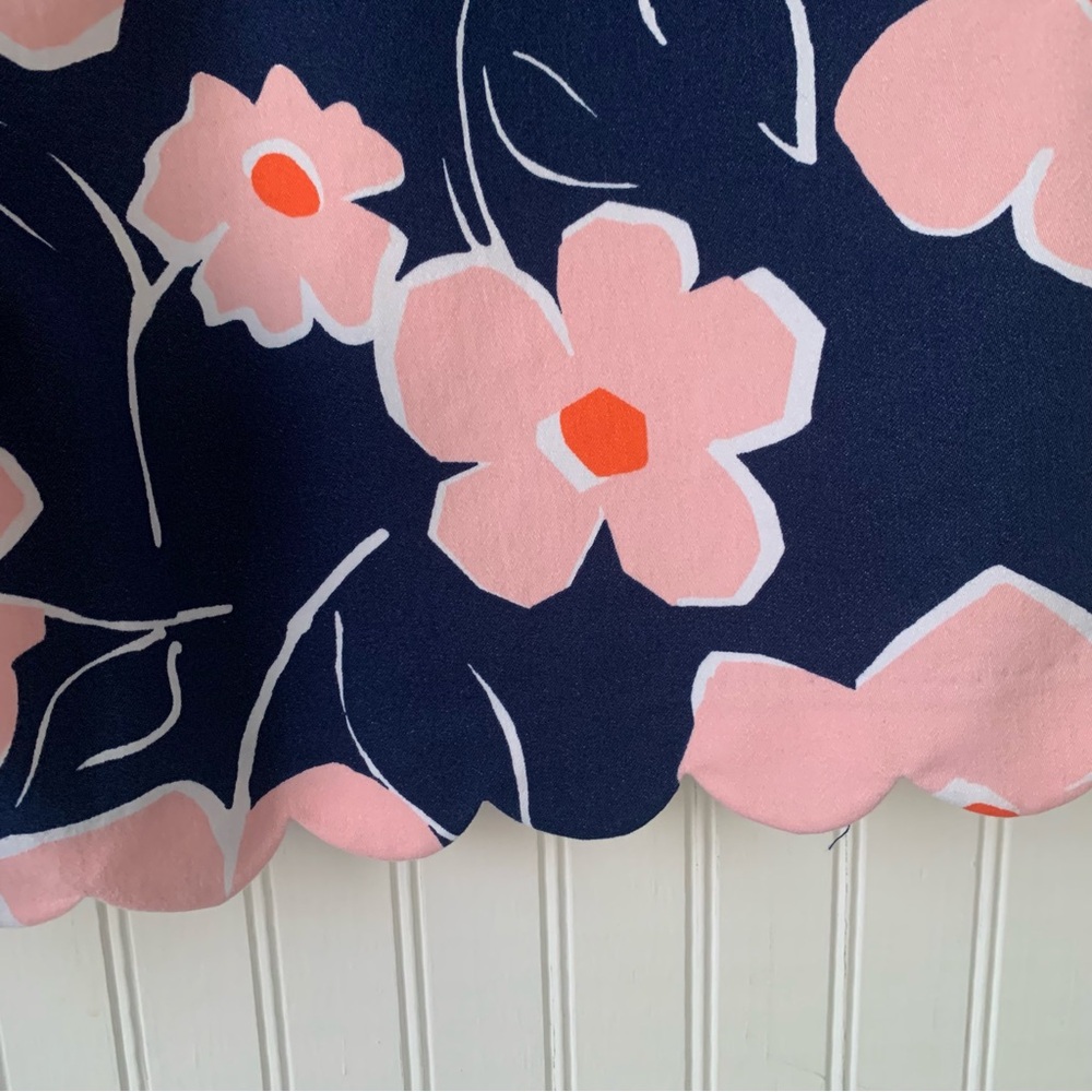 Isaac Mizrahi (Size 16) Pink and Navy Scalloped, Tailored Floral Shorts - Picture 9 of 9